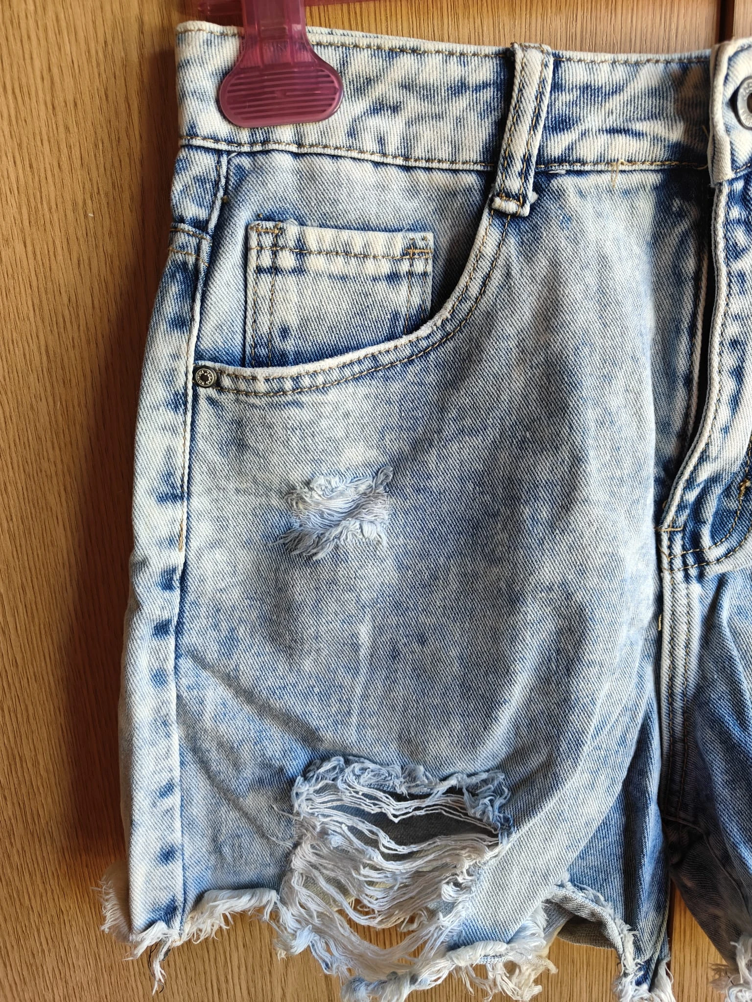 Denim shorts with a modern and relaxed look – photo 3